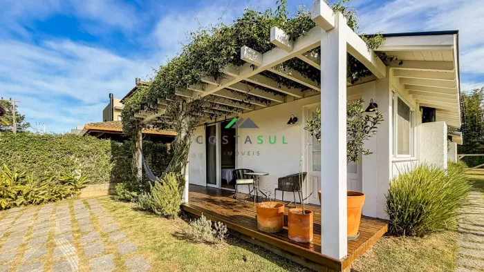 Conjunto de Duas Casas Integradas234m², a 300m da Lagoa da Ibiraquera-Imbituba