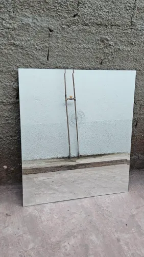 Espelho quadrado com bisotê