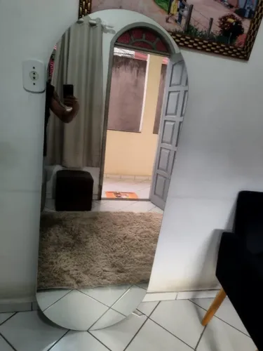 Espelho redondo com ledi atrás