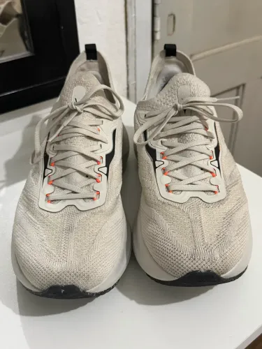 Tênis de Corrida Mizuno Oracle 38 Bege