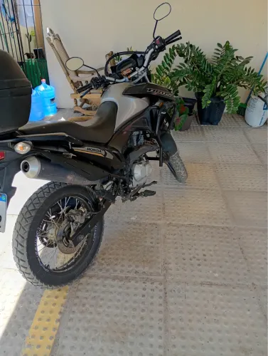 Vende se. Bros preta interessados ligar para *40