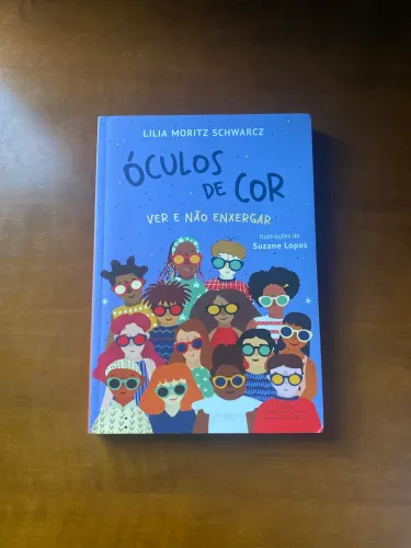 Livro: óculos de cor