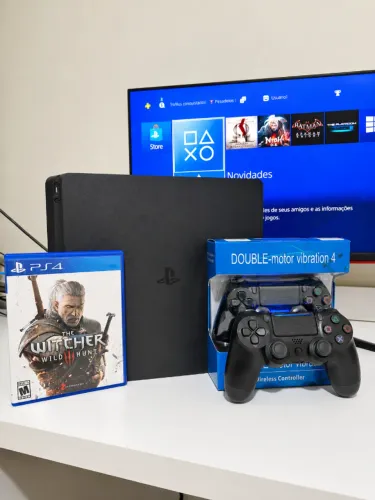 PS4 Slim 1TB + 2 Manetes e The Witcher 3