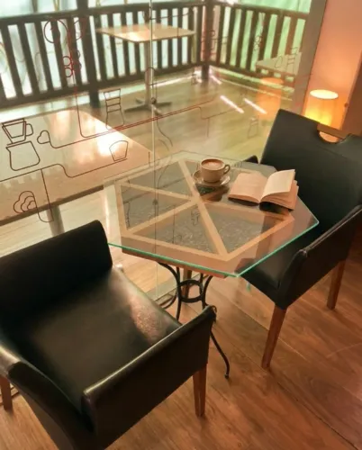 Mesas com tampo de Vidro - 2 lugares