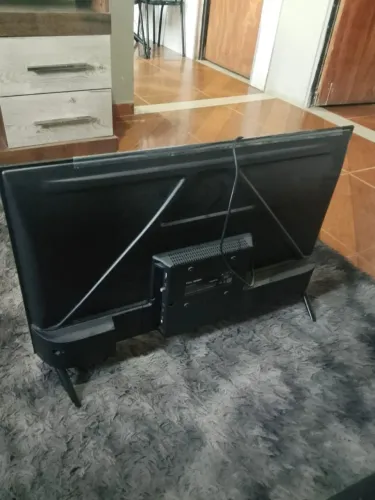 Vendo tv 32 polegadas semi nova 6 meses de uso