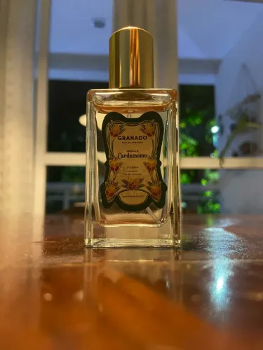 Perfume granado Sândalo e Cardamomo