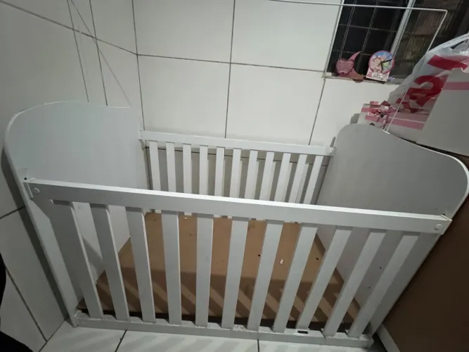 Armação de berço infantil 