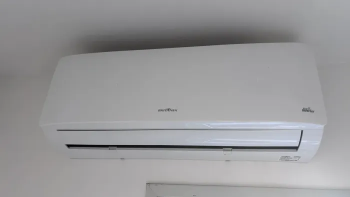 Ar-Condicionado Split Britânia Eco Inverter 12.000 BTUs 220V - Excelente Estado