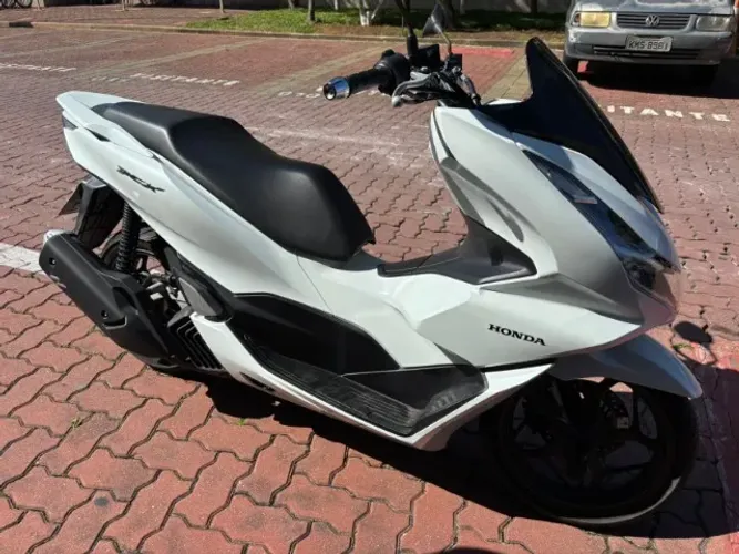 Vendo PCX pouco rodada, moto extra