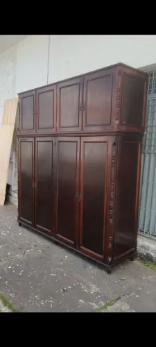 Guarda roupa antigo de madeira