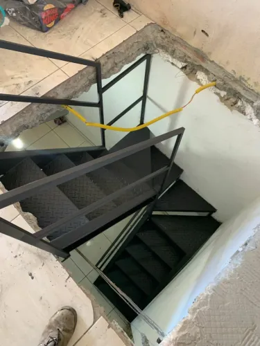 - Escada Quadracol e em L - Instalada