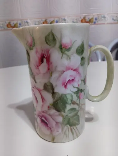 Vaso em porcelana pintado a mão 