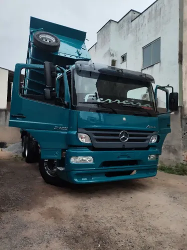 Atego 2425 2010 baixo km