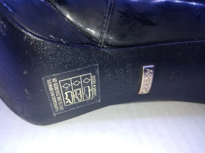 Sapato salto alto. . Marca Arezzo. Num. 36.