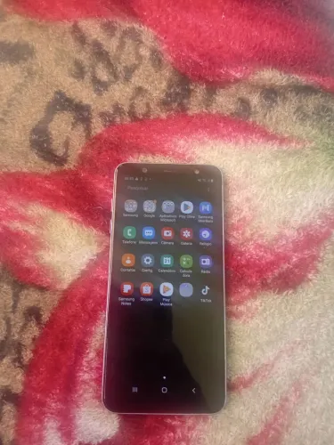 celular ? j8 todo original sem marca de uso