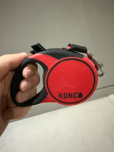 Kong Terrain - Guia Retrátil Pequena Até 5m para Cães Até 20kg - R$ 70,00