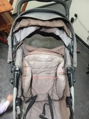 Vendo carrinho de bebê, pouco usado - aceito propostas