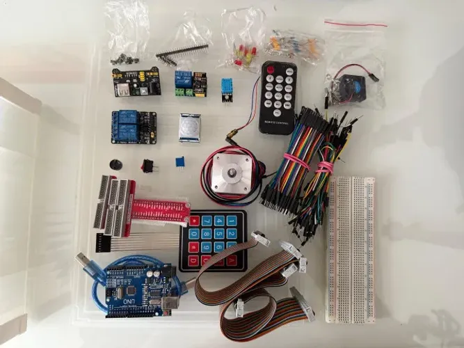 Arduino Uno + kit de estudos de eletrônica + protoboard + fios + sensores
