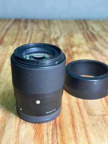Lente Sigma 30mm f1.4 com mount Sony