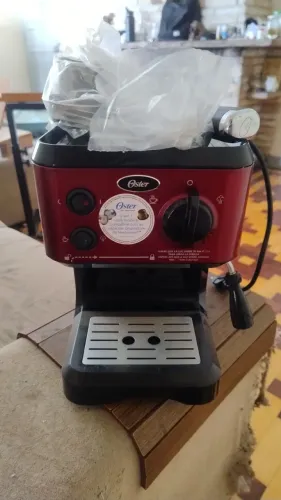 Cafeteira Expresso Oster Cappuccino Bvstecmp65r 110v