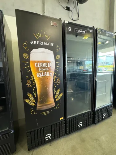 Cervejeira Visa Cooler 570L Preto Porta Cega Adesivada 220v - Refrimate