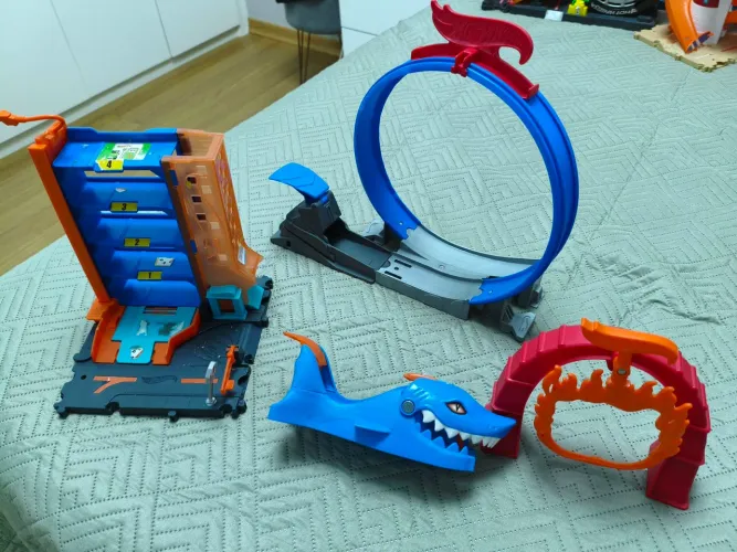 Pista Estacionamento Hotwheels City + Lancador Looping + Tubarão + Brinde