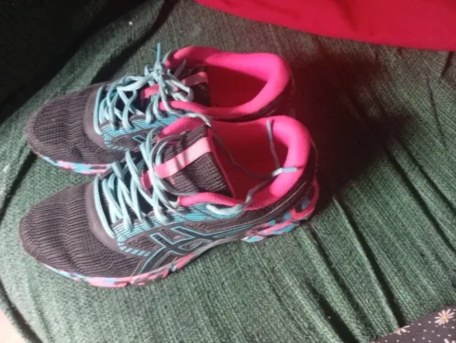Tênis asics feminino número 36