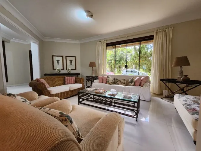 Casa em Condominio Fechado para Locação Anual por R$ 14.000,00 e Locação Temporada Diária