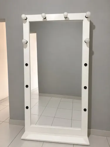 Espelho com lâmpadas 