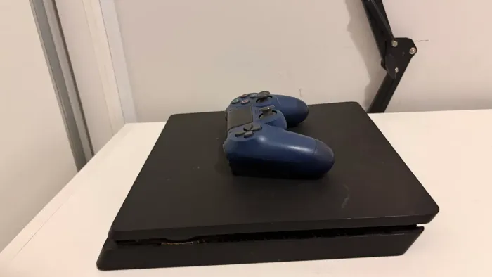 PS4 SLIM 1TB A VENDA