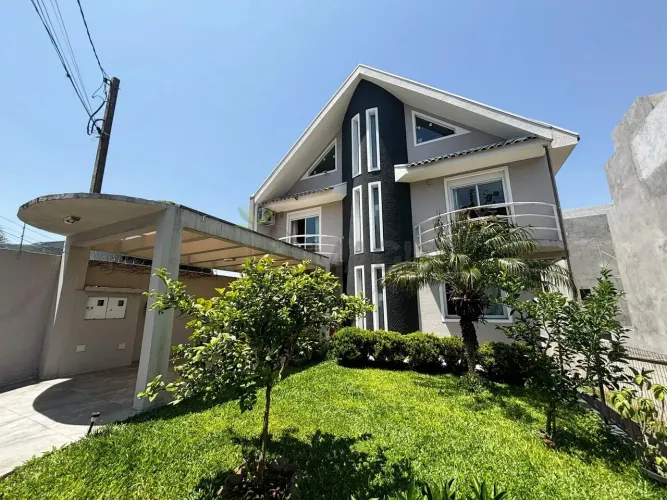 Sobrado 263m | 3 Quartos, 1 Suíte e 5 Vagas | Condomínio Fechado | Campina do Siqueira