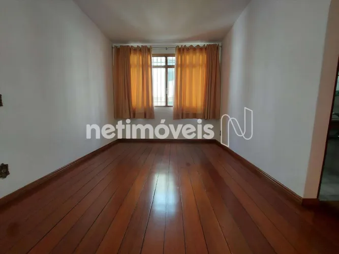Apartamento no bairro Coração Eucarístico, com 70 m²; de área, 02 quartos, 01 banheiro e 0