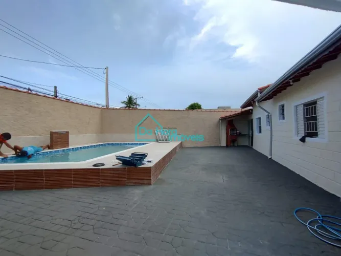 excelente oportunidade para você comprar sua casa com piscina na praia de itanhaém