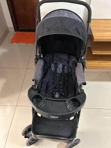 Carrinho de bebê Cosco