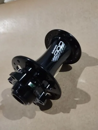 Cubo dianteiro Sram 900 eixo boost 15x110 furos 28 mtb