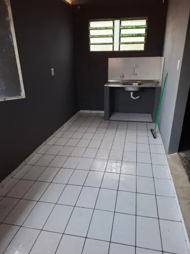 aluga-se casa no bairro carana, prox. da faculdade estacio (ant. atual).