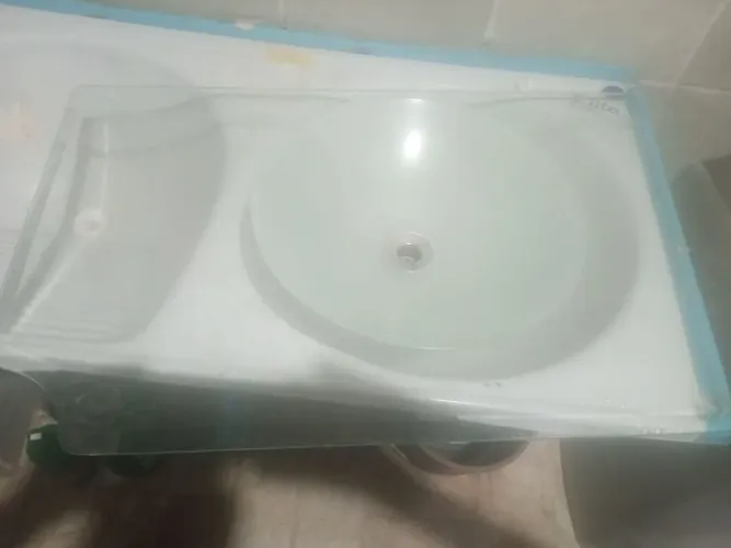 Vendo pia de vidro nova 