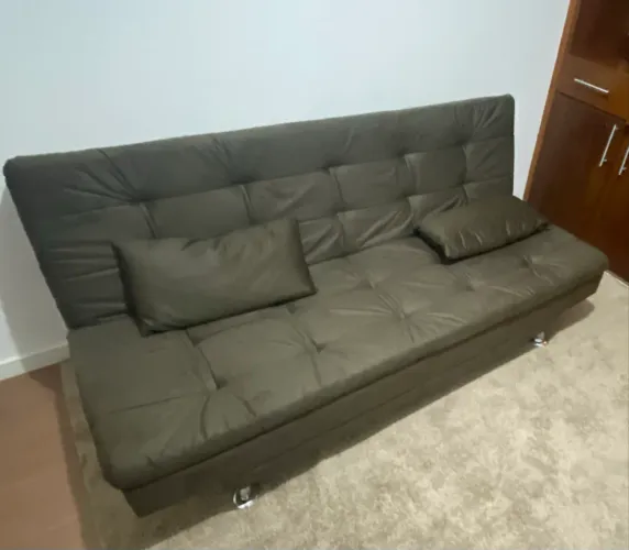 SOFÁ CAMA (1 MÊS DE USO, PRATICAMENTE NOVO)