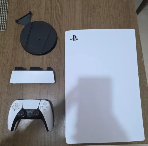 PS5 Digital 825GB + Base de Carregamento + Suporte, tudo original, Itajaí