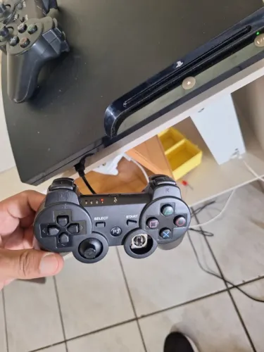 PlayStation 3 Slim 160GB + Controles e Jogos de Brinde!