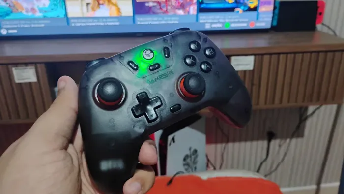 Gamesir T4 nova lite transparente.