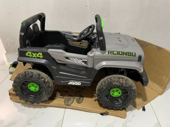 Vende-se carro de criança