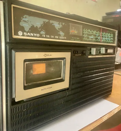 Rádio AM/FM gravador Sanyo M 2440K - Leia a descrição