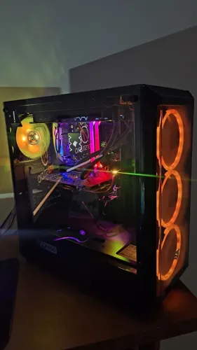 PC Gamer Completo Ryzen 5 5600X + RX580 | 16GB | SSD 1TB | 2 Monitores + Suporte Articulad