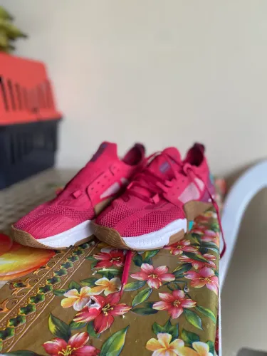 Vendo tênis Under Armour Tribase Cross2/ Rosa vibrante com solado texturizado