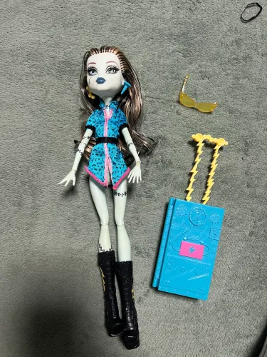 boneca monster high frankie scaris 