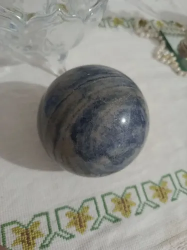 Esfera Quartzo Azul, frequentemente usada para decoração ambientes/praticas cristalterapia