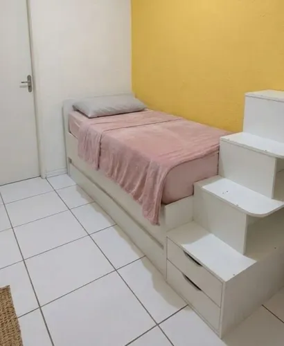 Cama de solteiro com escada e gavetas + cama auxiliar