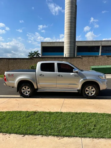 Toyota Hilux CD SRV D4-d 4X4 3.0 TDI Diesel AUT 2013