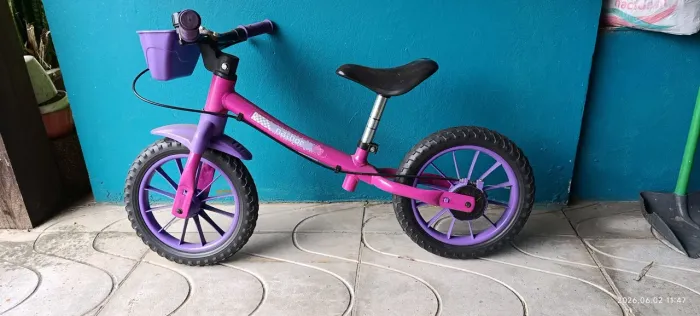 Bicicleta infantil de equilíbrio